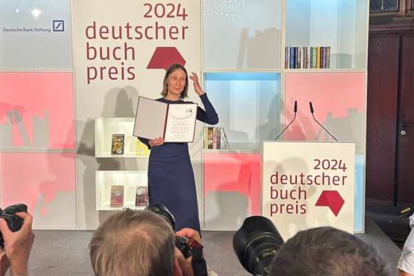 20241022 FBM Siegerin des Deutschen Buchpreis auf Bühne Copyright Markus Fertig